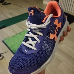 Youths size 6 Under Armour athletic shoes
